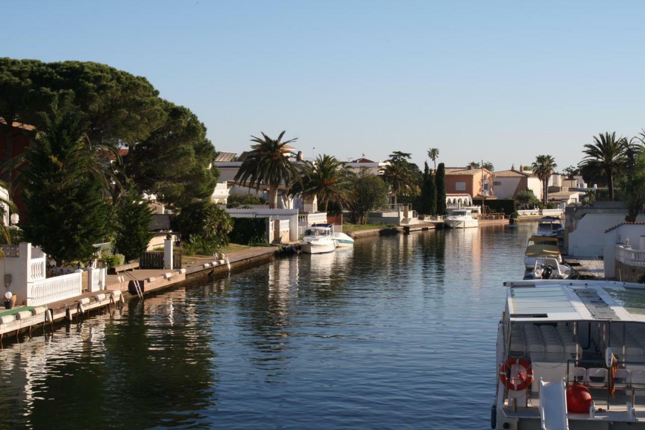 Empuria Beach D-Luxe Empuriabrava Bagian luar foto